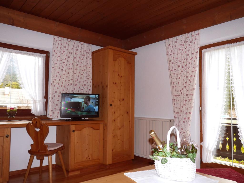 Haus Hoher Sattel Apartment Лойташ Стая снимка